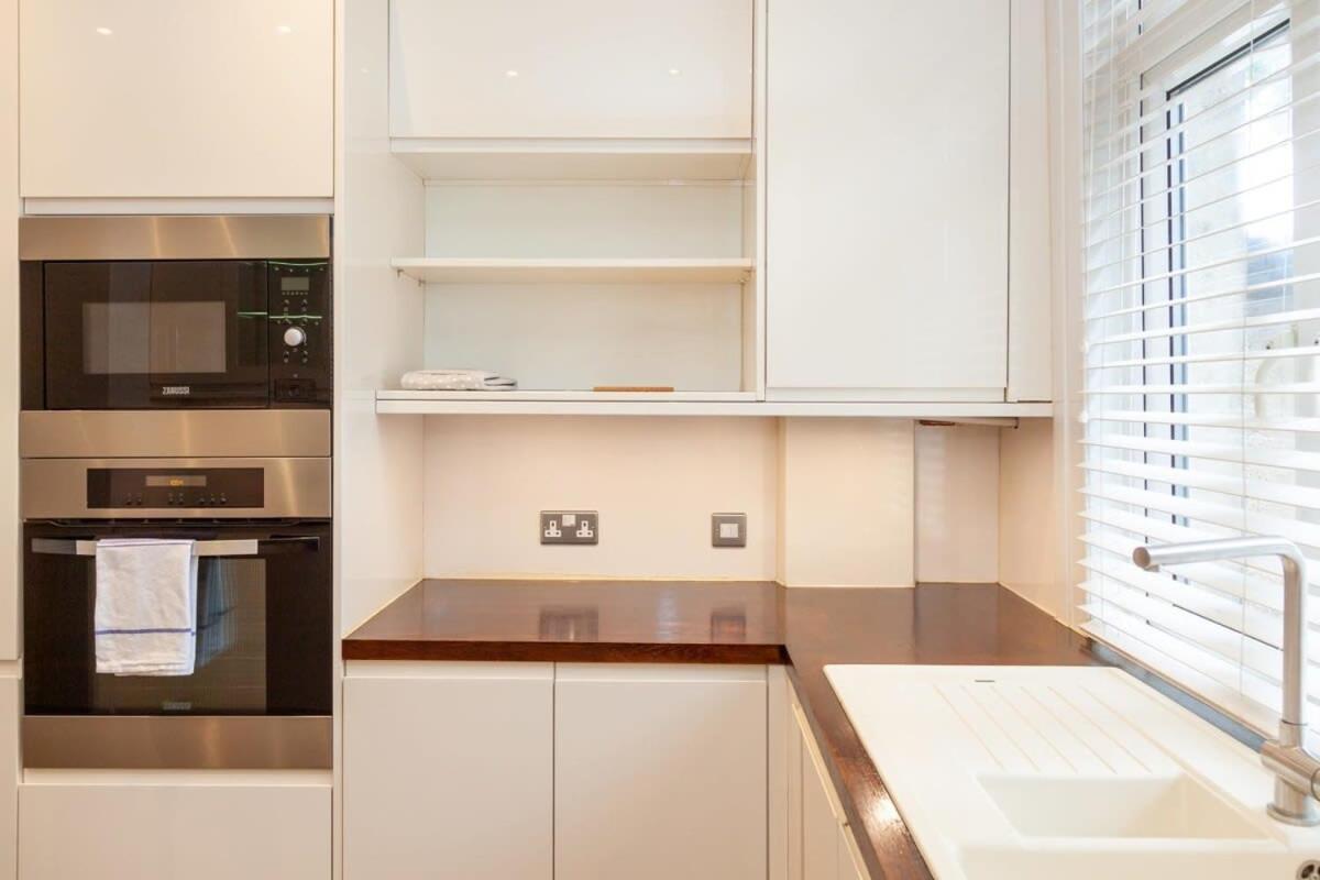 Spacious 2 Bedroom Maisonette In Stratford Лондон Экстерьер фото