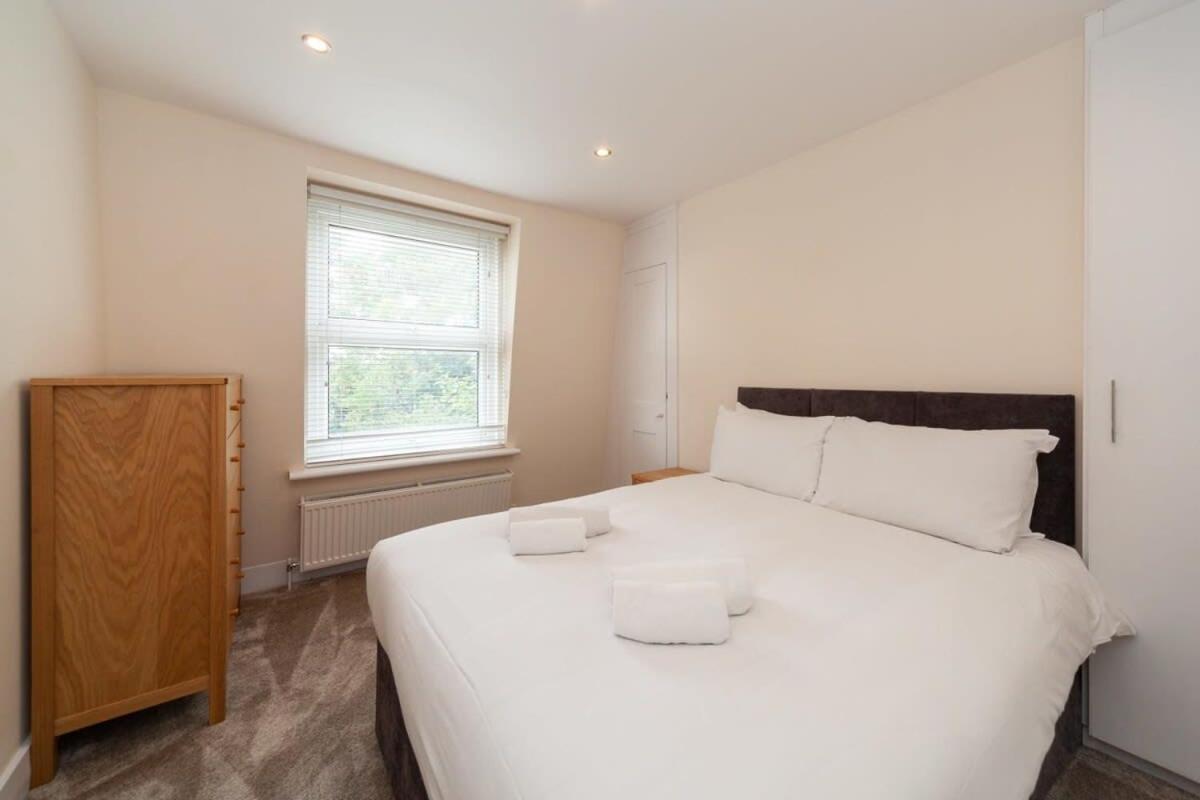 Spacious 2 Bedroom Maisonette In Stratford Лондон Экстерьер фото