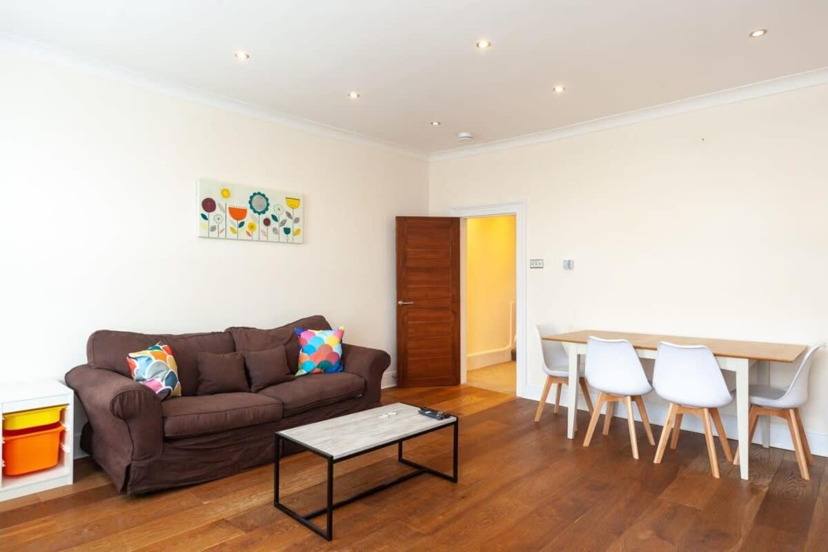 Spacious 2 Bedroom Maisonette In Stratford Лондон Экстерьер фото