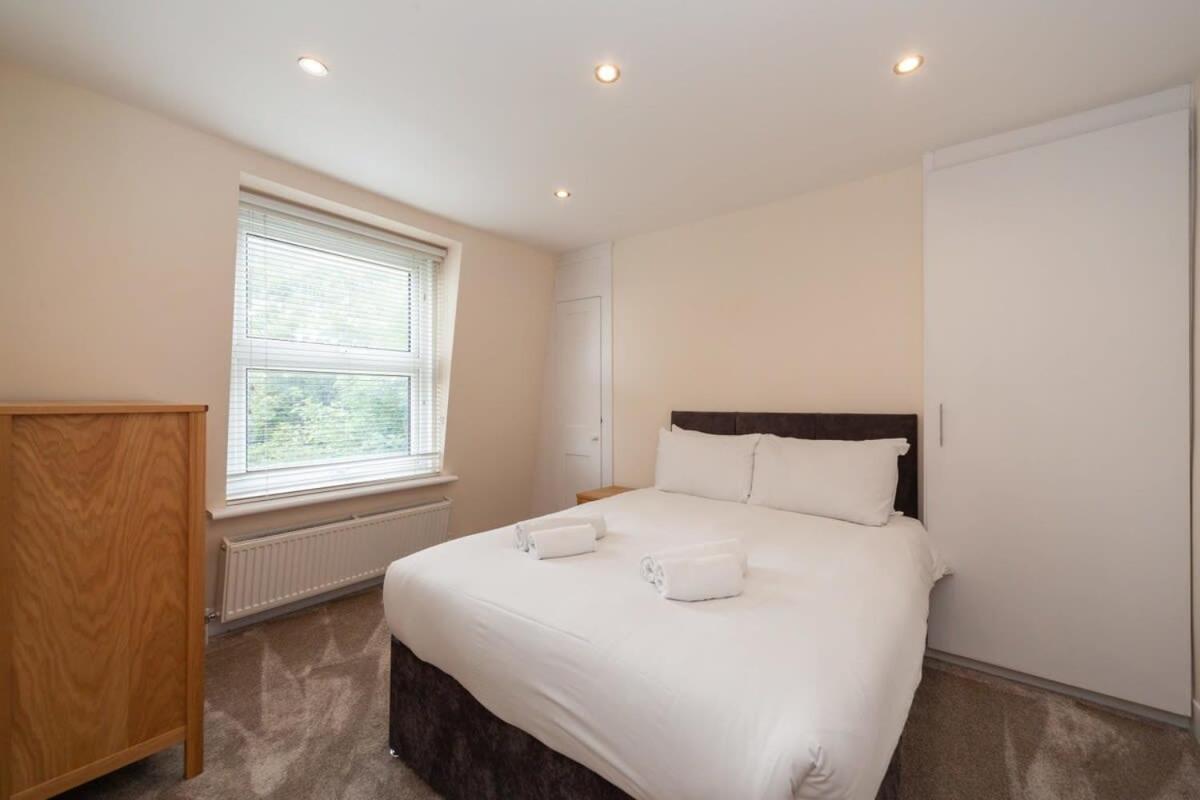 Spacious 2 Bedroom Maisonette In Stratford Лондон Экстерьер фото